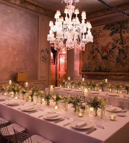 Table dressée pour le dîner des 80 ans du bagage aluminium, Paris, 2017